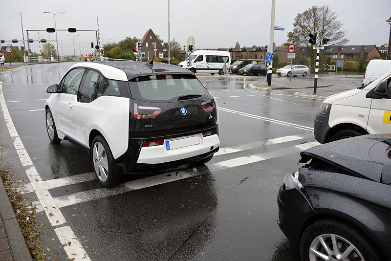 BMW i3 rear ended by Seat